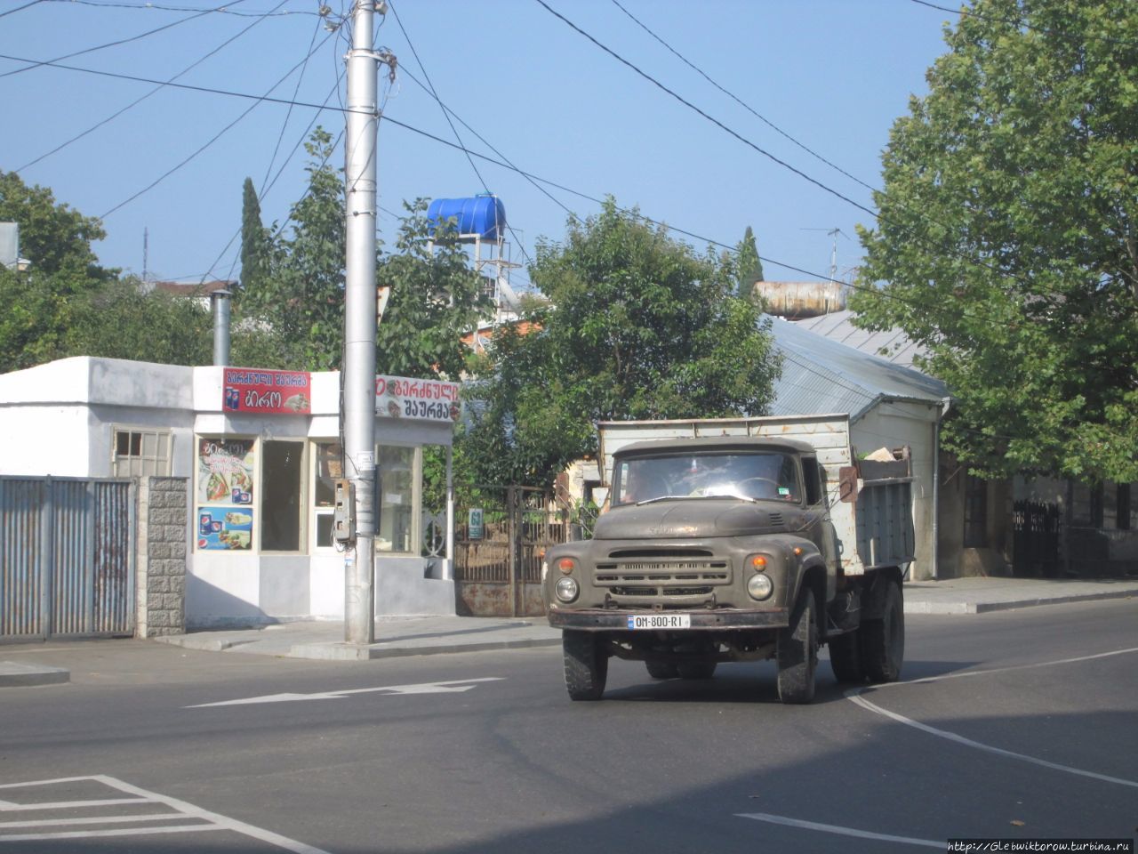 Прогулка от района парламента к вокзалу Кутаиси, Грузия