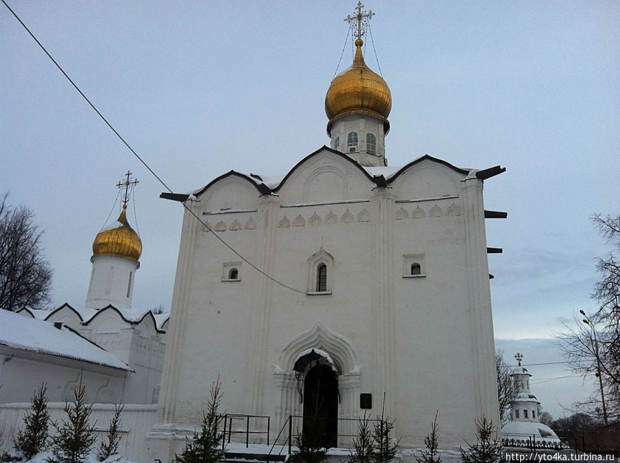 Зимним ранним вечером в Сергиев Посаде (в Лавре) Сергиев Посад, Россия