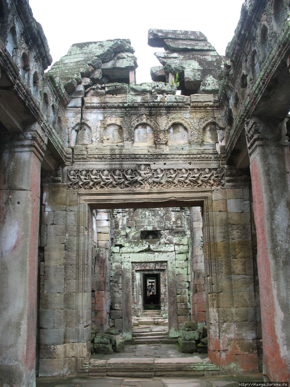 Боковая галерея главного святилища храма Пре-Кхан Ангкор (столица государства кхмеров), Камбоджа