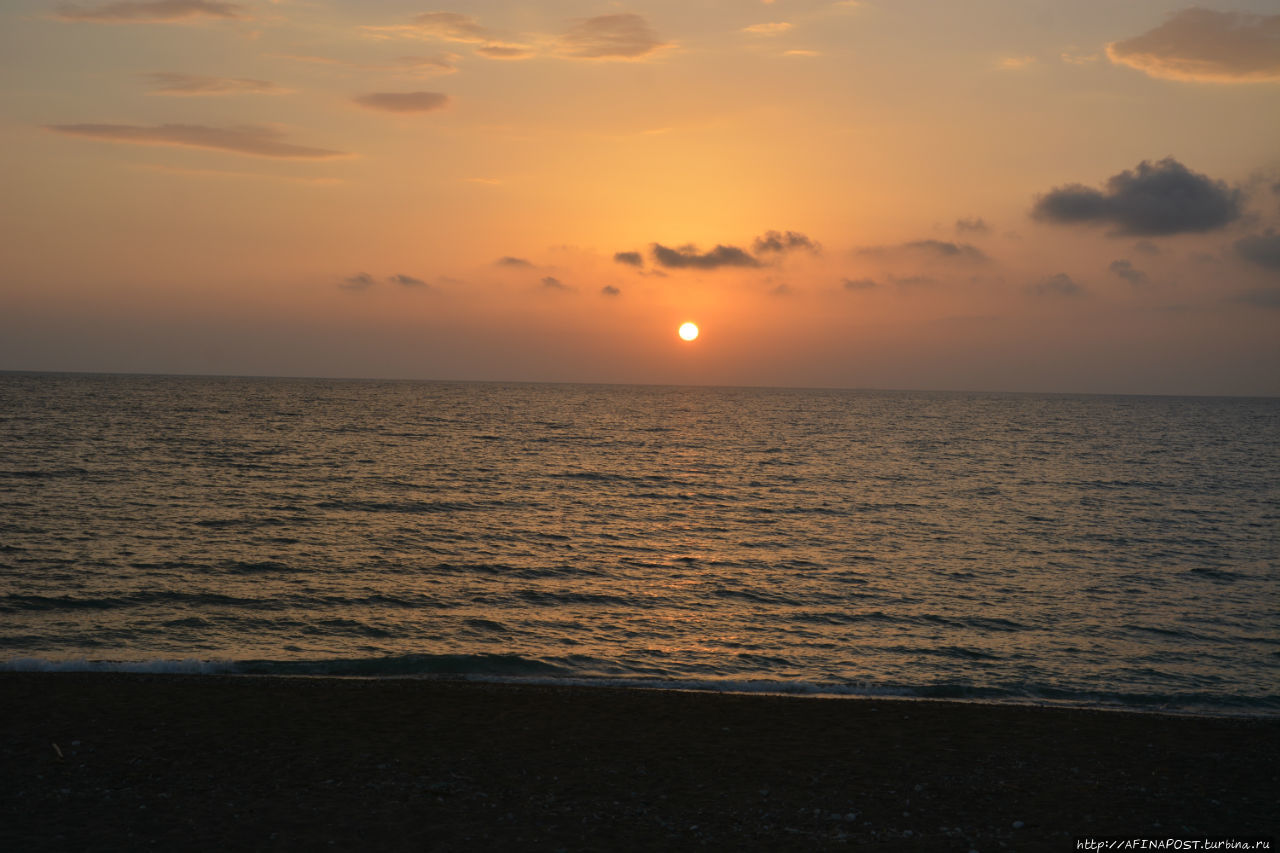 Утомлённое солнце нежно с морем прощалось Кало-Неро, Греция
