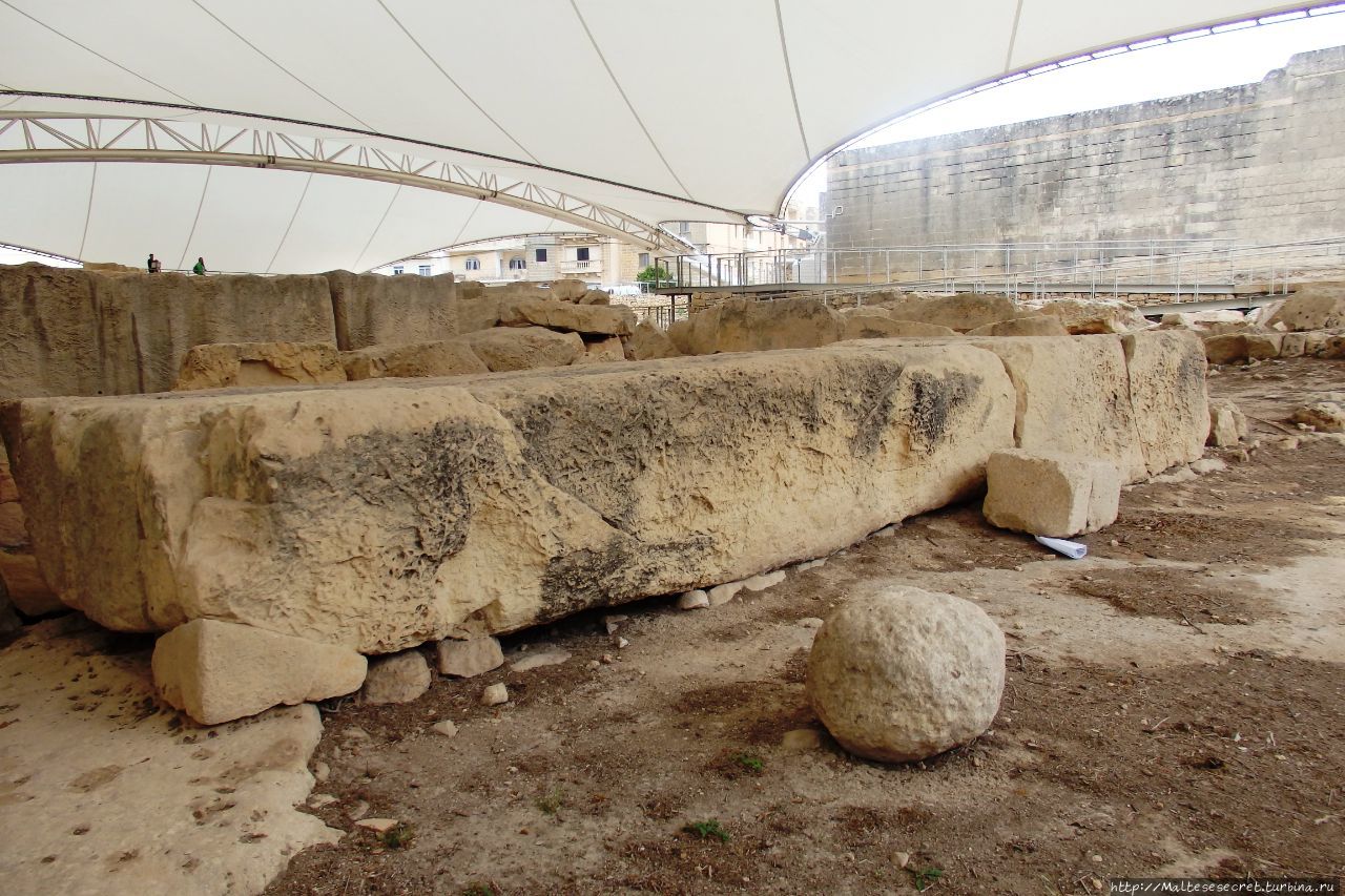 Округленные камни выдаваемые за средства транспортировки многотонных мегалитов Паола, Мальта
