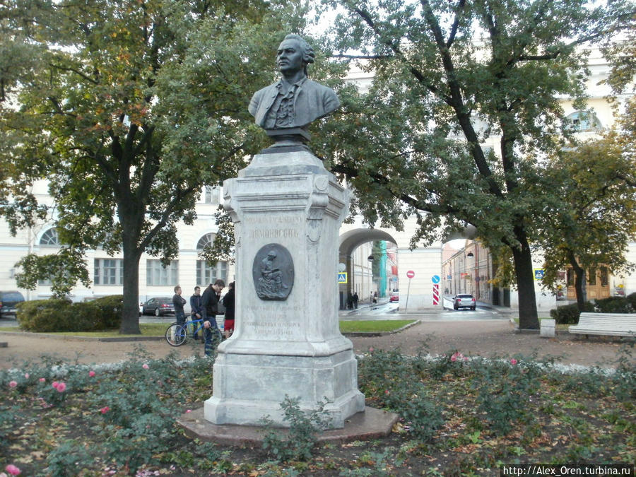Памятник Ломоносову. Санкт-Петербург, Россия