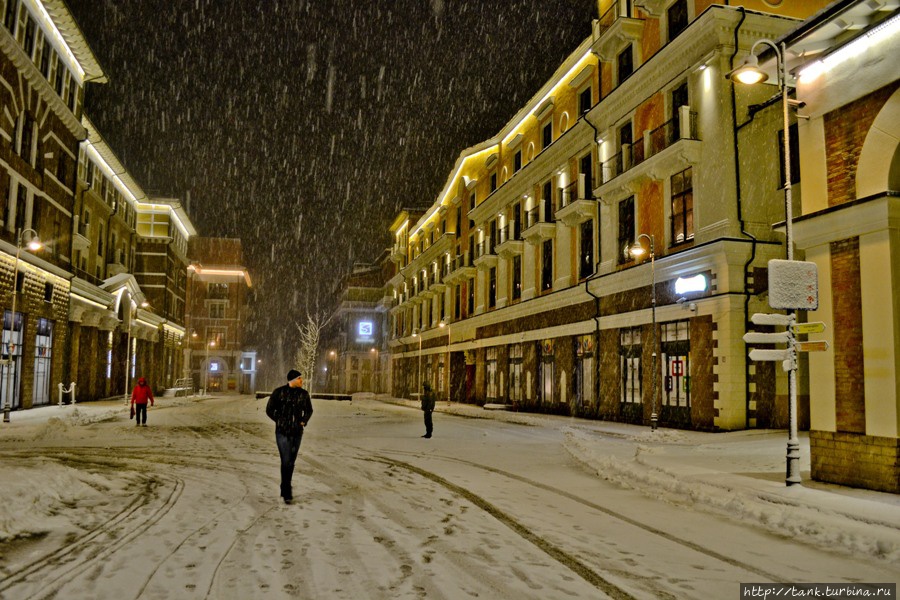 Всю ночь шел снег, и предстоящий день обещал приличную катуху. Решено было ехать на «Розу Хутор». Красная Поляна, Россия