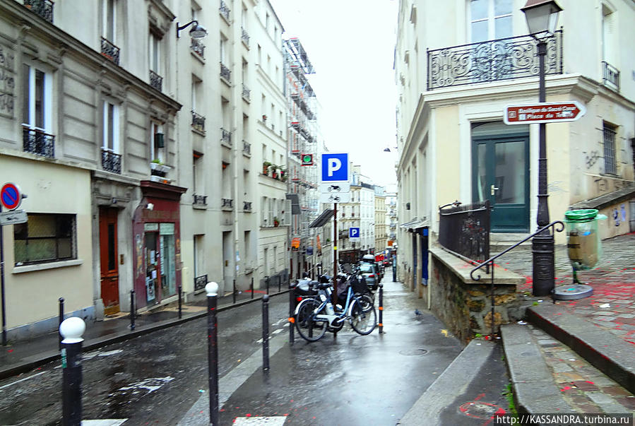 Раздражающая всех площадь Тертр Париж, Франция