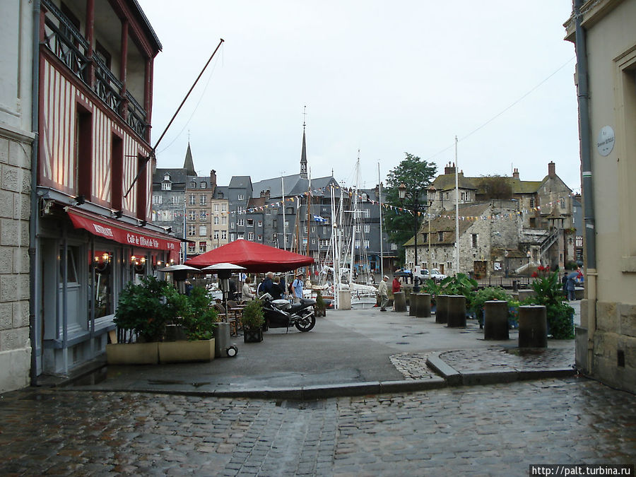 Онфлер — один из самых красивых городов Нормандии,  уголок, сохранивший исторический колорит, архитектуру и атмосферу прошлых веков. Онфлёр, Франция