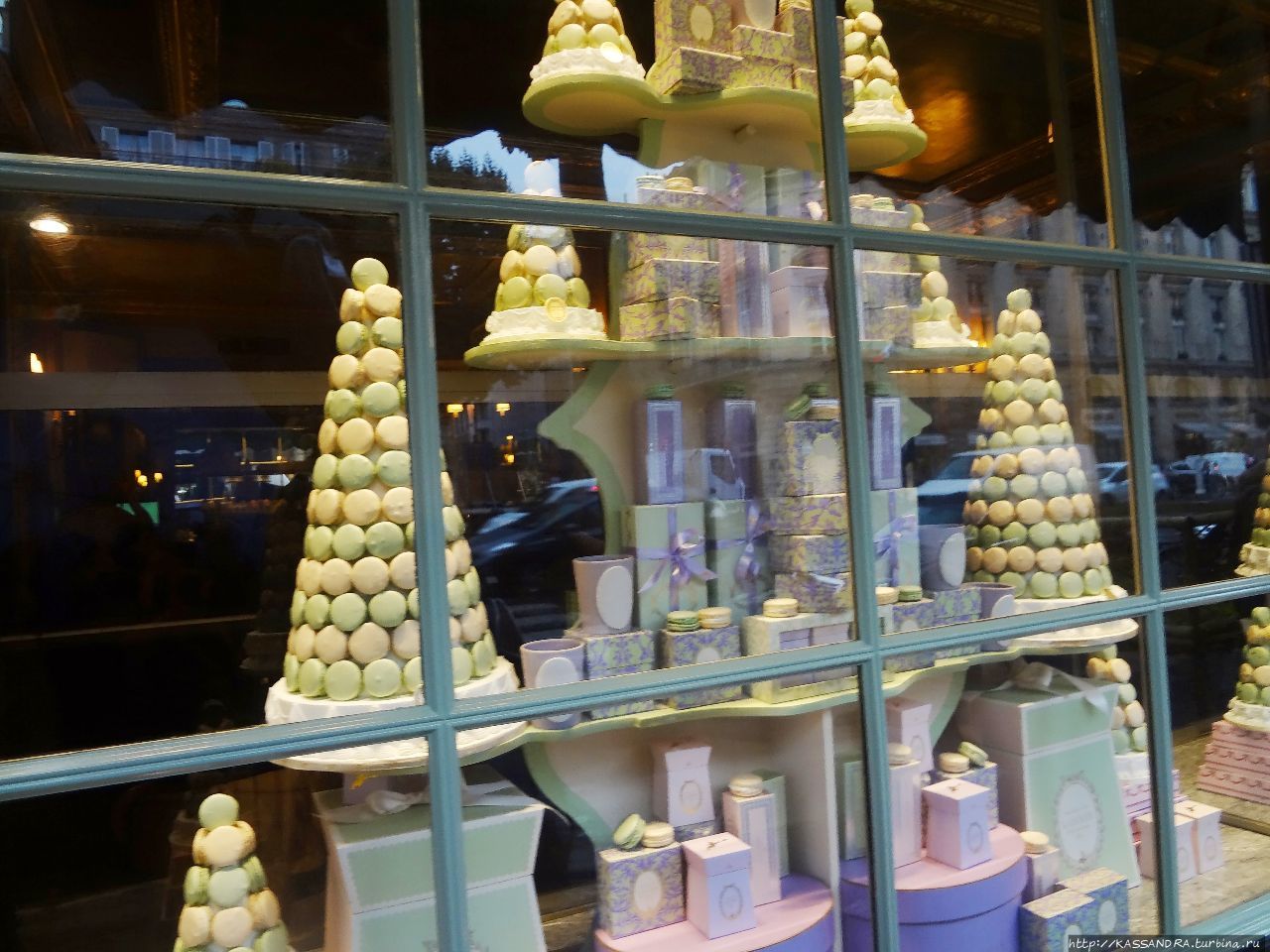 Les Maisons Ladurée Champs Elysées Париж, Франция