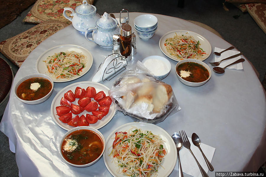 В юрте — столовой Иссык-Кульская область, Киргизия