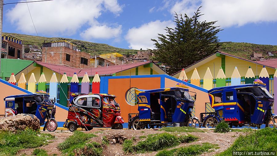 Даже моторикши создавали ощущение праздника Озеро Титикака, Перу