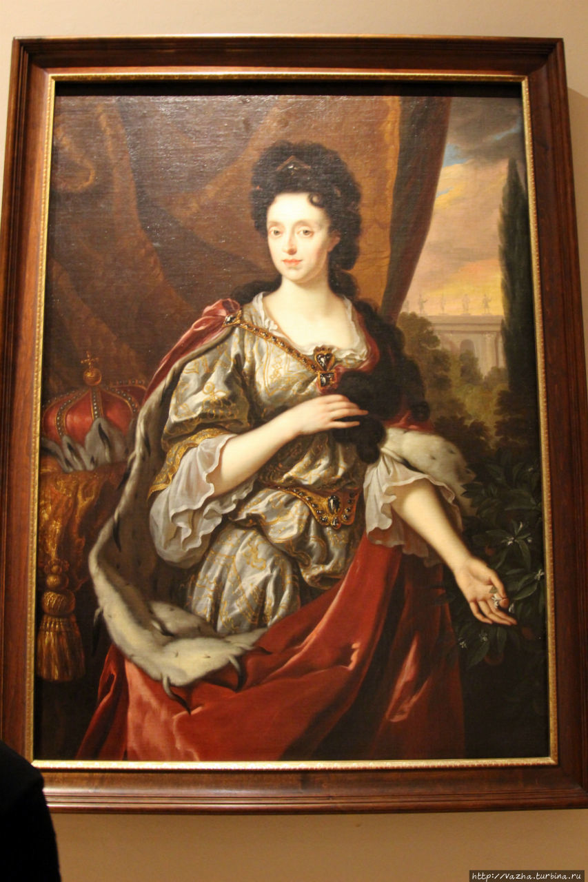 Анна Медичи последняя представительница прямой линии рода Медичи,великих герцогов Тосканских. Завещала родовую коллекцию произведении искусства Флоренции,позднее положивших начало галерее Уффици Мюнхен, Германия