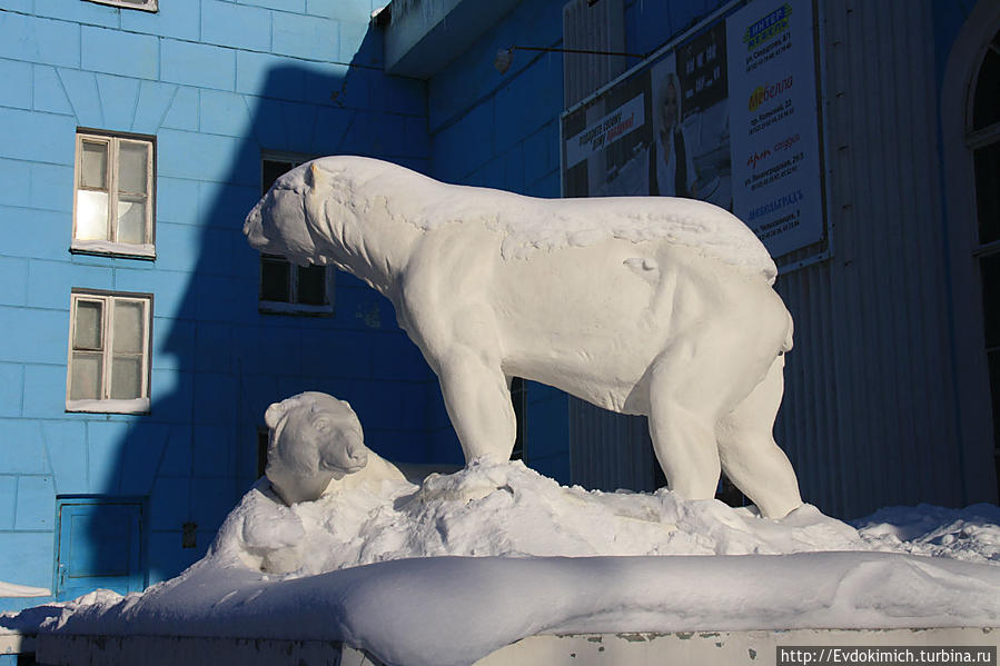 Шутят,что по Мурманску ходят белые медведи.Ходят,сам видел!!! Мурманск, Россия