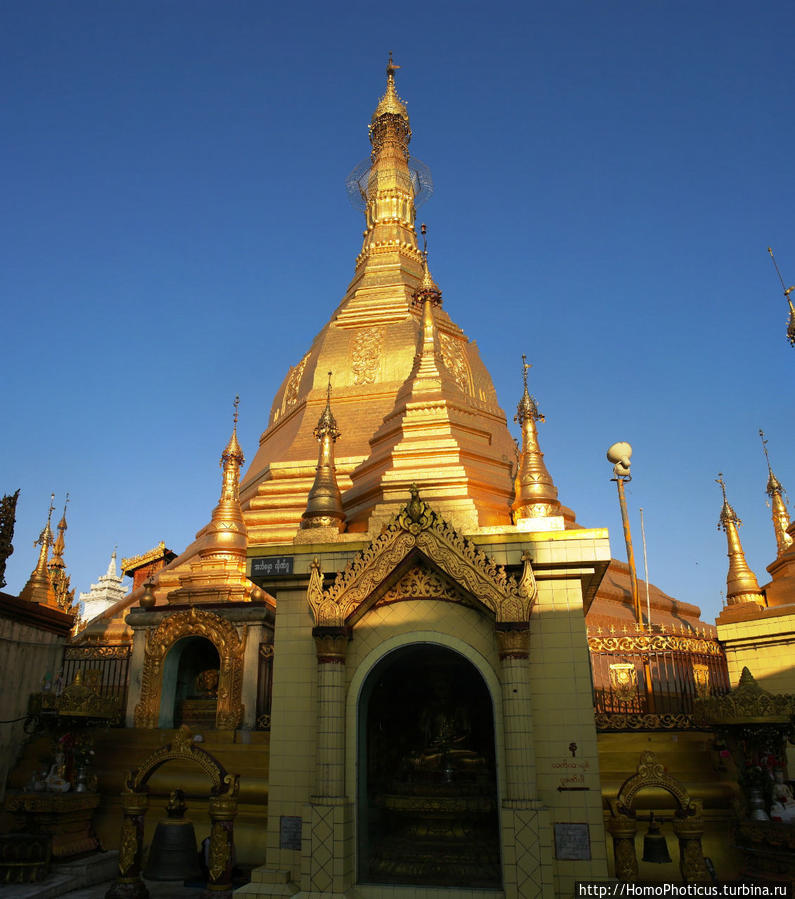 Янгон мьянма. Пагода Суле Янгон. Пагода Суле Мьянма. Янгон Мьянма туристы.