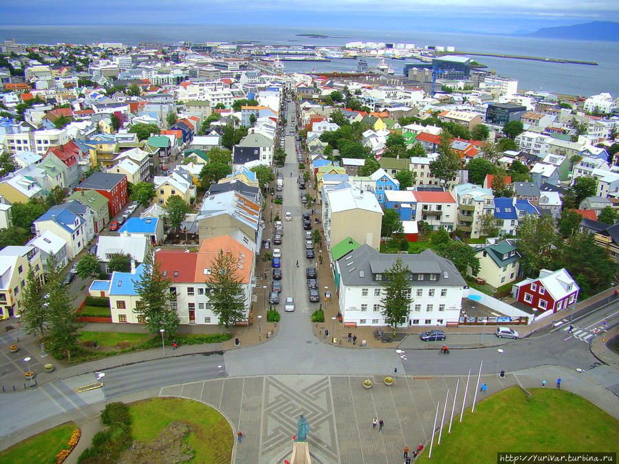 Панорама центральной части Рейкъявика с церкви Хатльгримскиркья Рейкьявик, Исландия