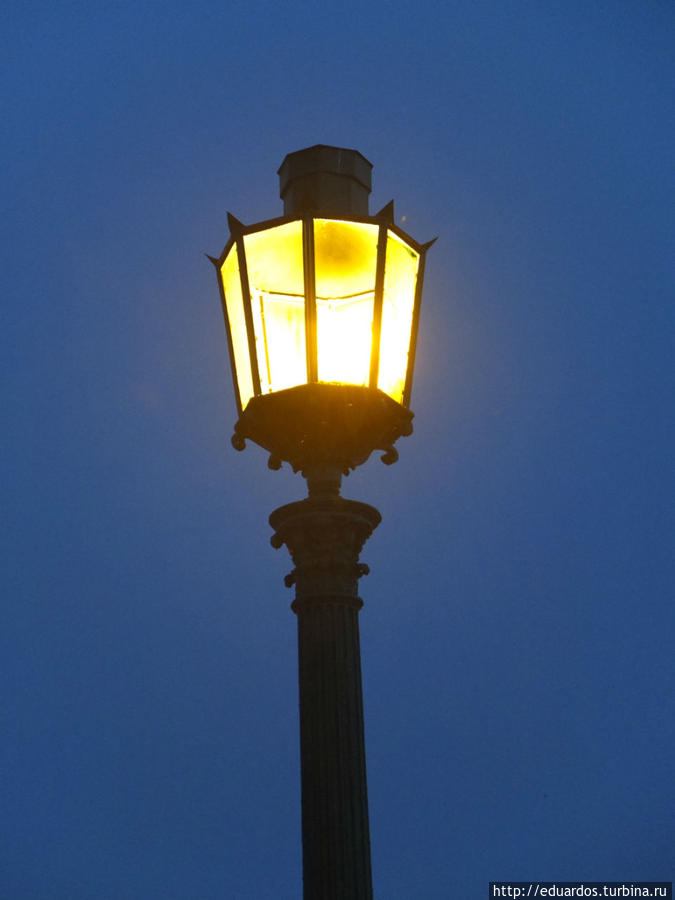 Какого цвета должен быть фонарь. Фонарь уличный старинный. Фонарь старый уличный бельгия. Какого цвета должен быть фонарь. Газовые фонари на пэлл мэлл.