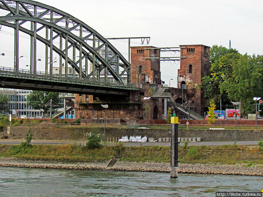 Из Кельна по Рейну против течения. Берег левый, берег правый Кёльн, Германия