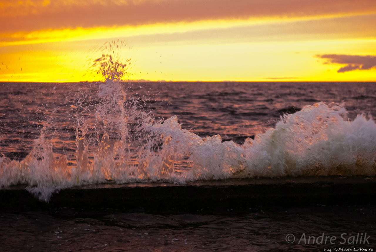 Сквозь волну Рига, Латвия