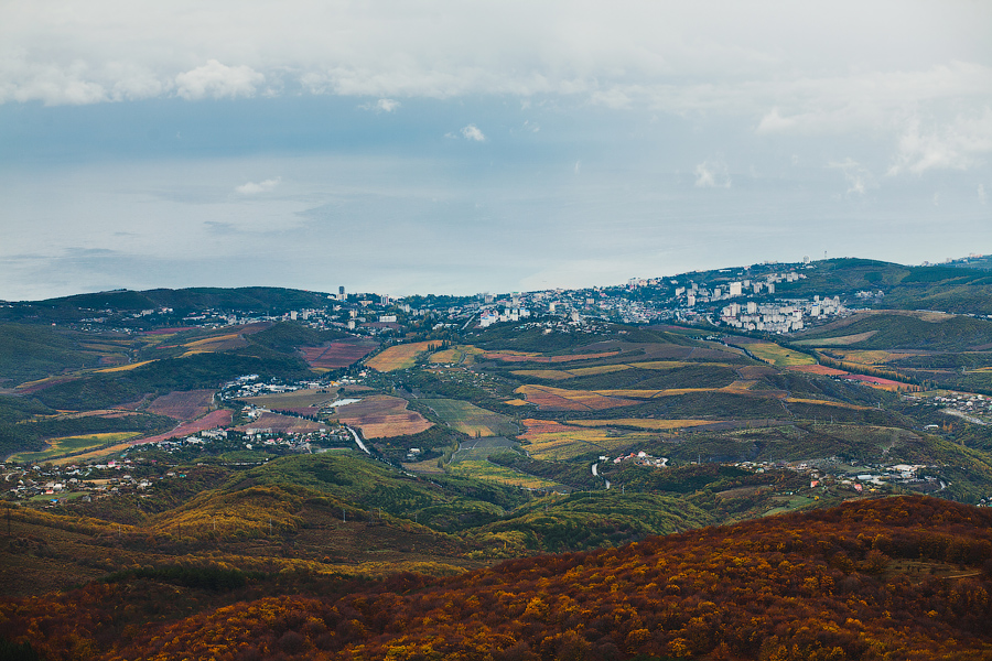 Вид на Алушту.. не менее красочно.