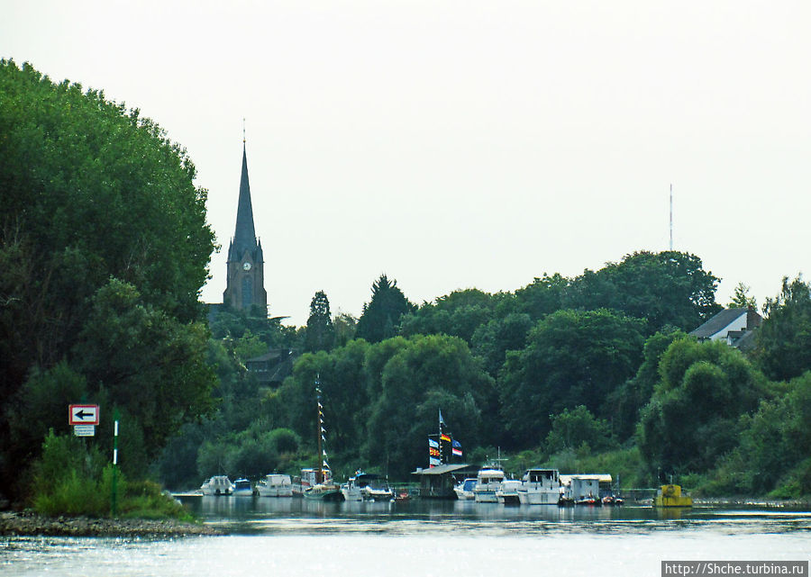 Дальше вверх по Рейну. Мондорф — город напротив Весселинга Мондорф, Германия