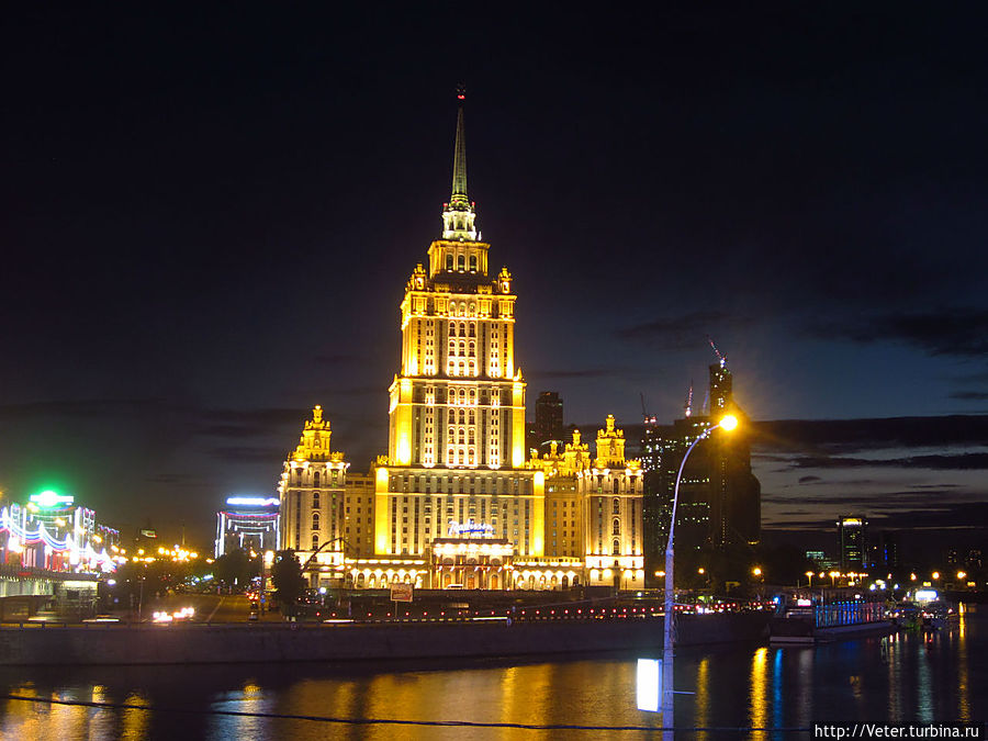 В Москве есть своя, неповторимая романтика. Особенно вечером. Москва-река. Не прекрасно ли? Москва, Россия