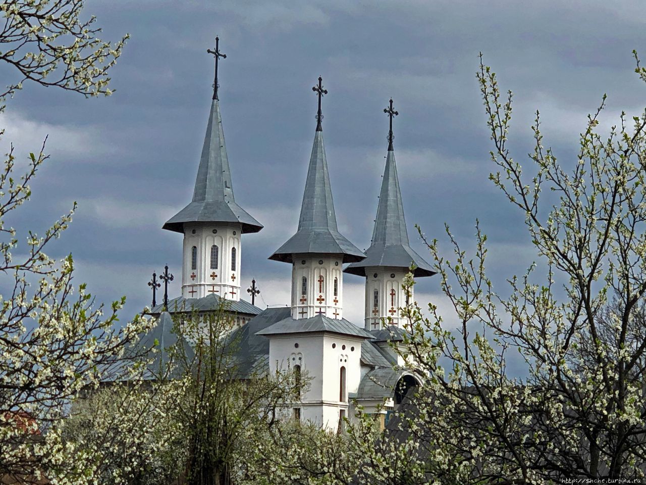 Церковь Святых Архангелов Рогоз, Румыния