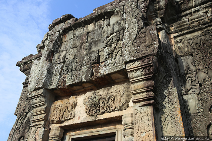 Эродированный рельеф башенной притолоки храма Пном-Бакенг. Фото из интернета Ангкор (столица государства кхмеров), Камбоджа