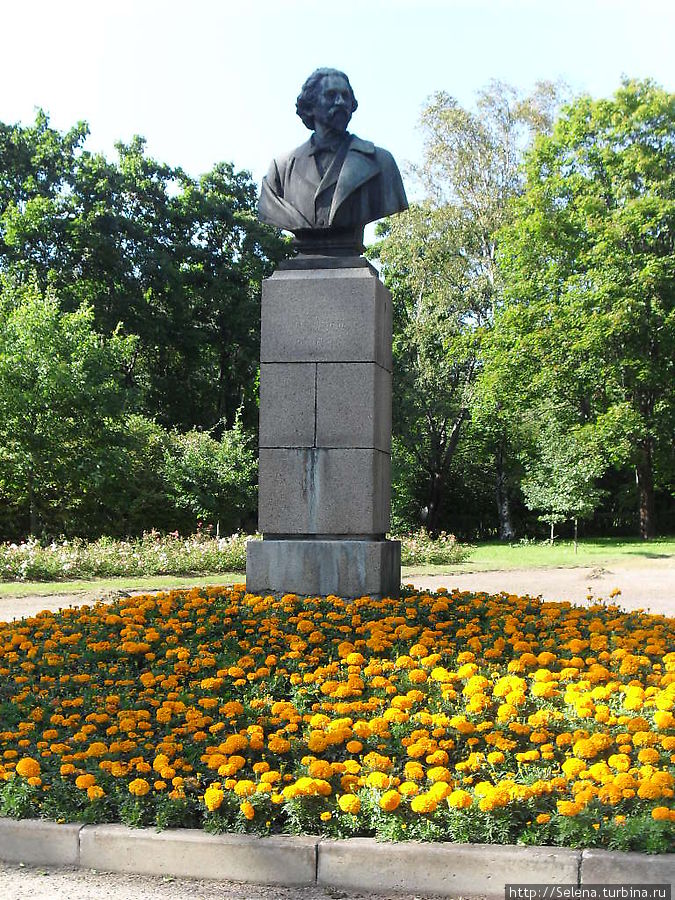 Памятник  И.Е.Репину Репино, Россия