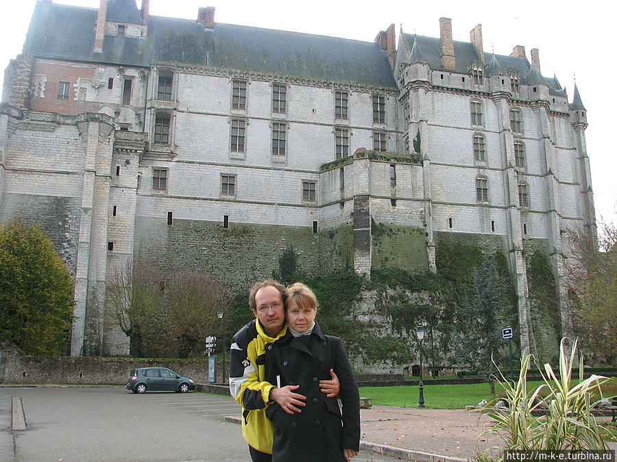 Вид на замок от реки