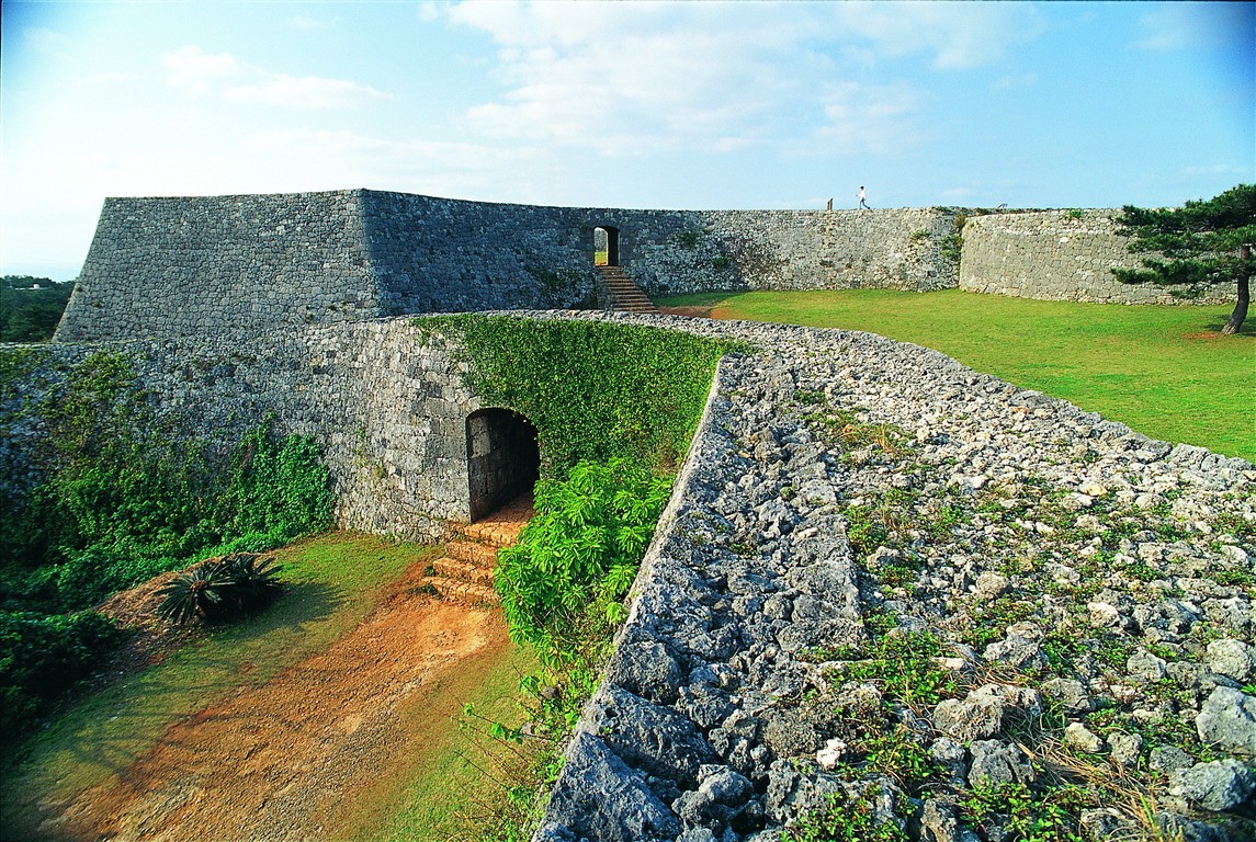 Руины замка Закими / Zakimi Castle ruins