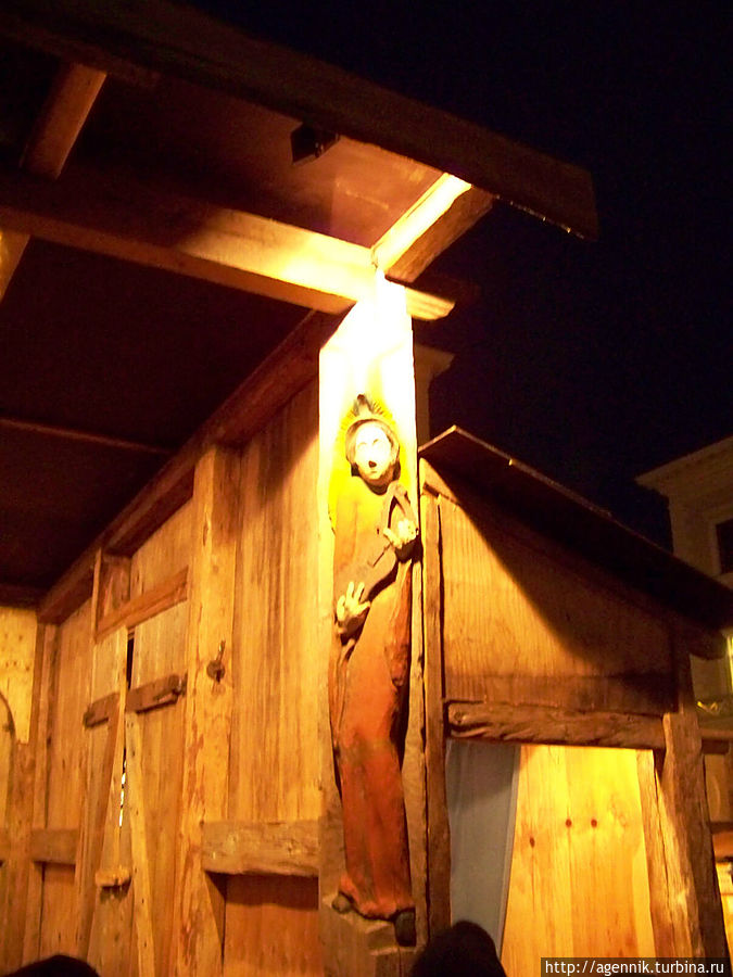 Лавка столяра и скульптора — традиционные скульптуры святых из дерева Мюнхен, Германия