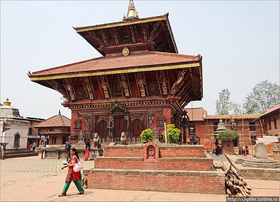 Чангу Нараян — неварский город и храмовый комплекс в долине Катманду Чангу-Нароян, Непал
