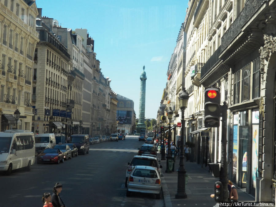 Вандомская площадь (фр. Place Vendôme), ранее площадь Людовика Великого (Place Louis le Grand) — одна из «пяти королевских площадей» Парижа. Париж, Франция