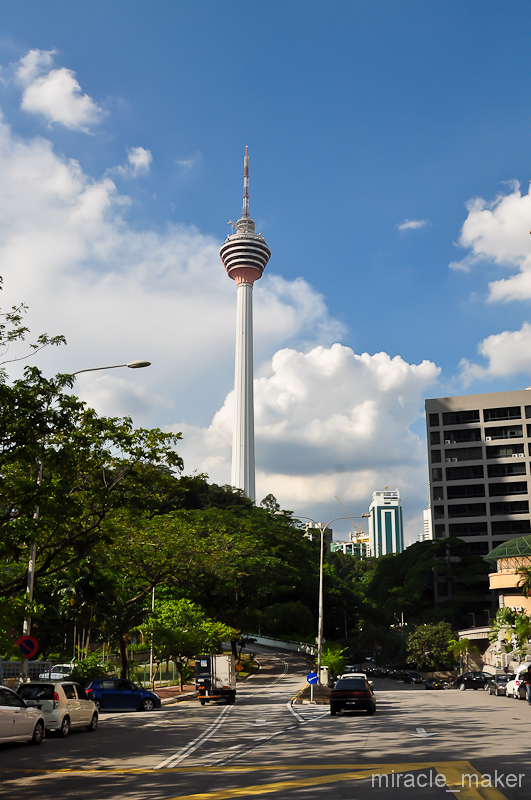 Телебашня Менара Куала-Лумпур и башни-близнецы Петронас Куала-Лумпур, Малайзия