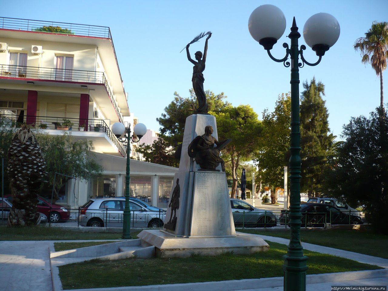 Памятник героям Сопротивления Лутраки, Греция