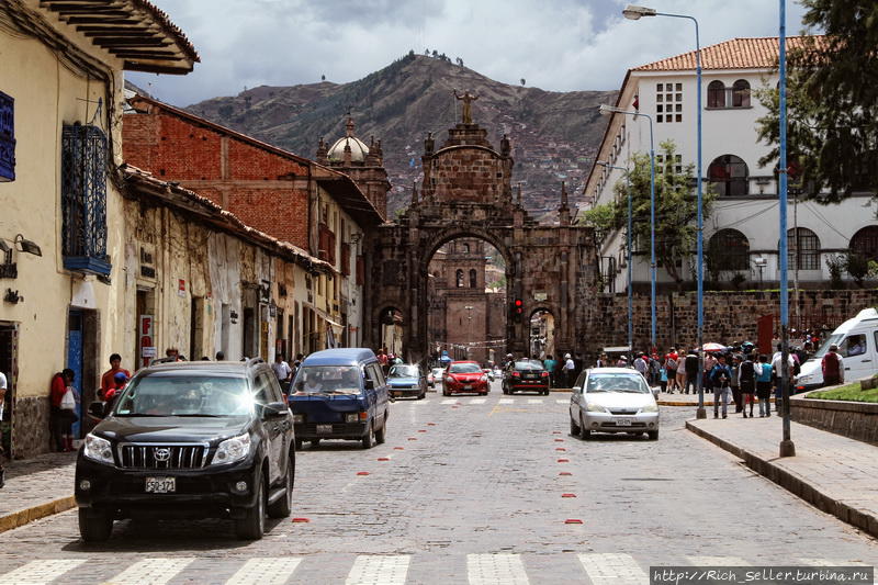 Куско (Cusco) — столица империи инков, один из самых древних и необычных городов мира, расположенный на высоте 3500 м. Весь город объявлен ЮНЕСКО культурным достоянием человечества: камни дороги, фундаменты домов и церквей высечены в окрестных горах ещё инками и имеют многовековую историю.