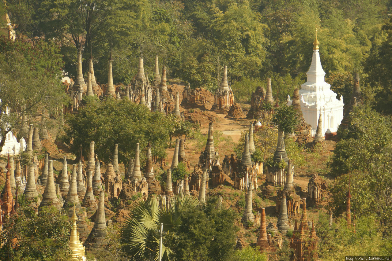 Особенно притягательна его старая часть. Озеро Инле, Мьянма