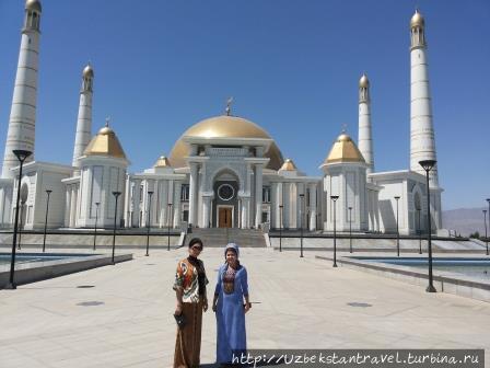 Наша гид Биьбиль (Соловей) отвезла нас в  Кипчак Туркмения