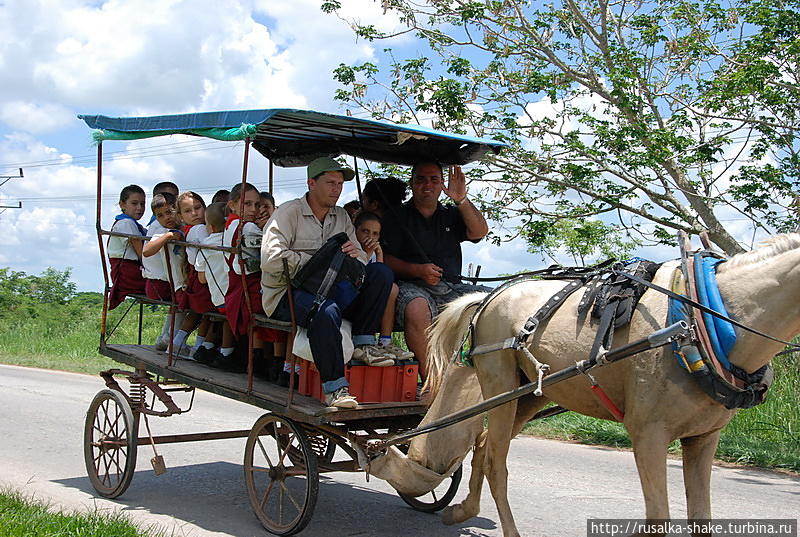 Школьный автобус в одну лошадиную силу Пласетос, Куба