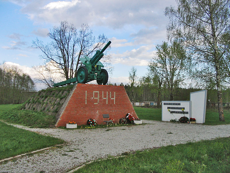 Памятник у Эстонской электростанции Нарва, Эстония