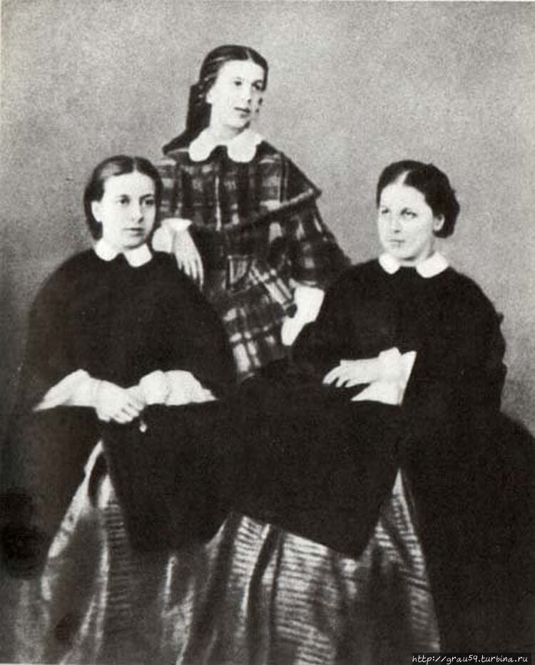 Сёстры Берс-Софья (слева), Татьяна и Елизавета. 1858—1859 гг. Москва (Из Интернета) Ясная Поляна, Россия
