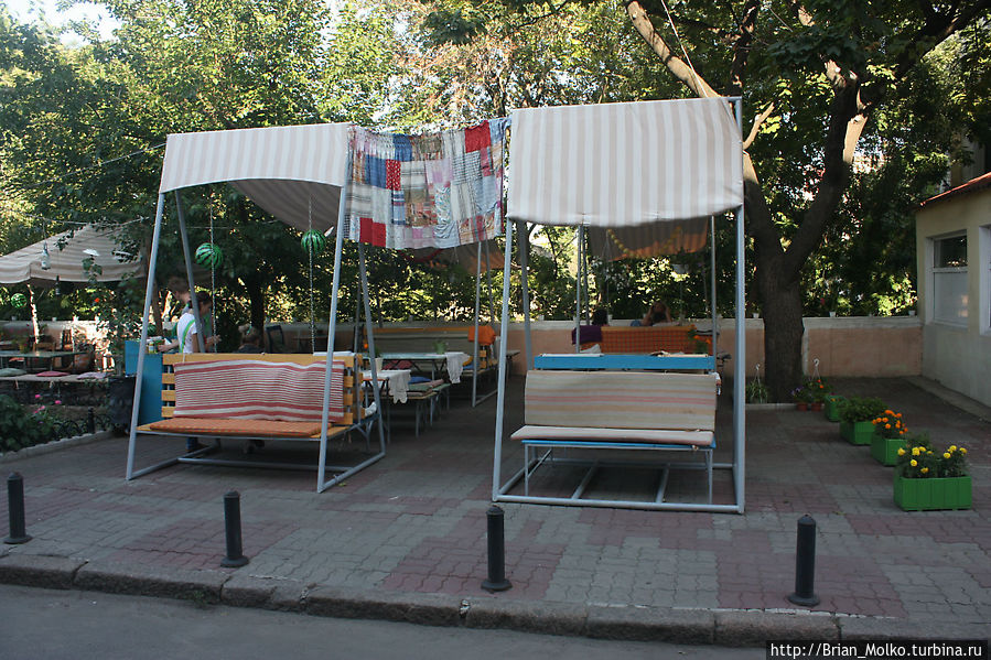Вторая часть террасы — находится какбы через дорогу, но небольшую :) Одесса, Украина