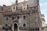 Древнее здание на набережной возле моста Св.Михаила в Генте. Фото из интернета