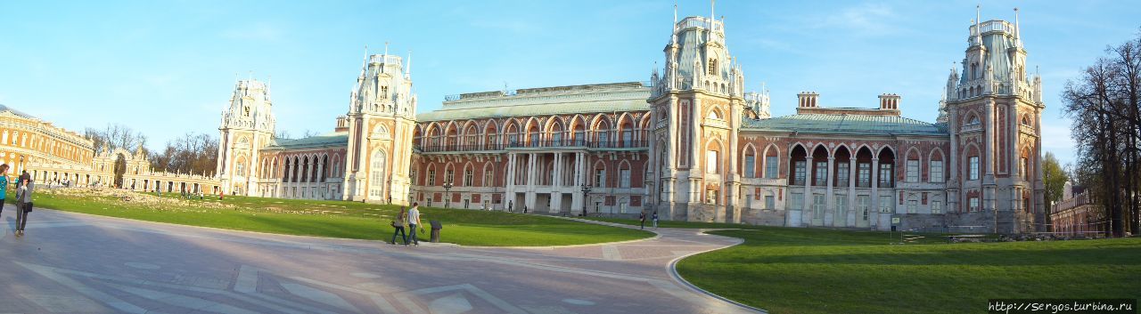 Большой Царицынский дворец (1786-96гг.) в стиле русская готика (псевдоготика) Выборг, Россия