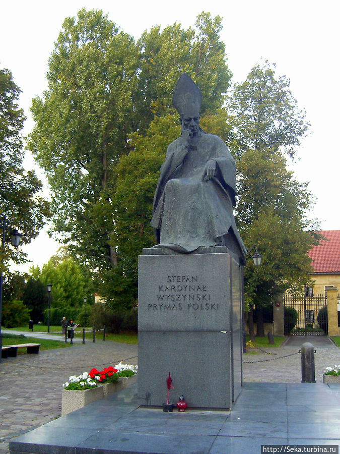 Памятник кардиналу Стефану Вышинскому