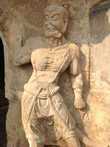 Статуя в пещерном гроте Лунмэнь