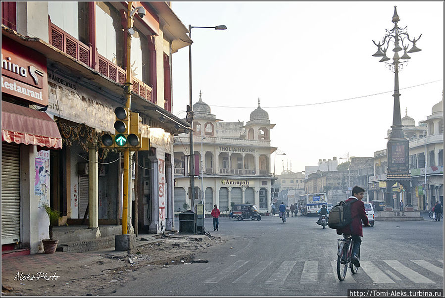 Джайпур — торговый город. И днем на этих улицах будет полно народу...
* Джайпур, Индия