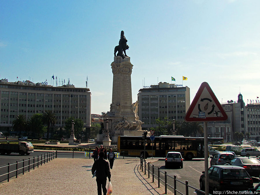 а вот и площадь Маркиза де Помбаля, о ней и памятнике  в следующем материале Лиссабон, Португалия