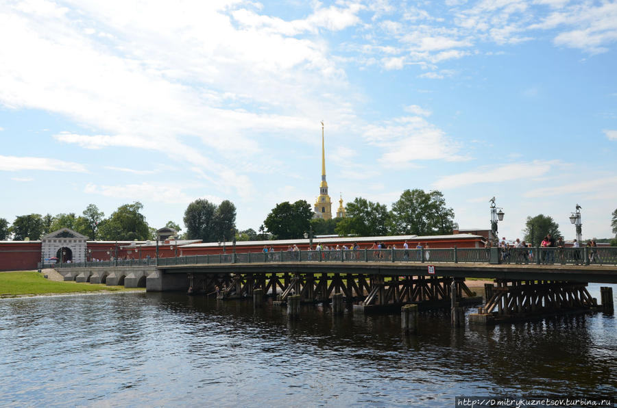 Санкт-Петербург... Ансамбль Петропавловской крепости... Санкт-Петербург, Россия