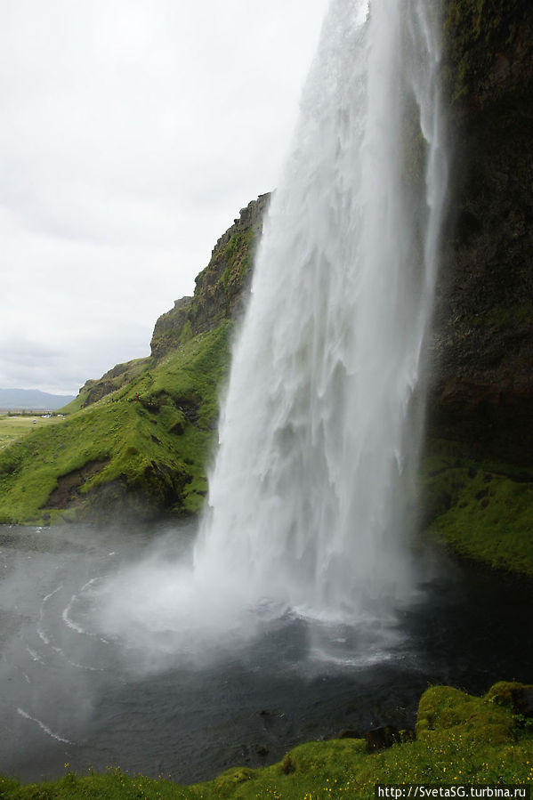 Водопад Сельяландфосс (Seljalandsfoss) — ну очень мокрый Сельяландсфосс, Исландия