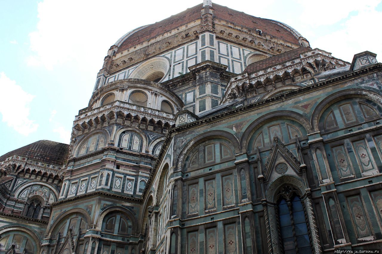 Баптистерий Сан-Джовнни. Старейшее здание в историческом центре Флоренции Флоренция, Италия