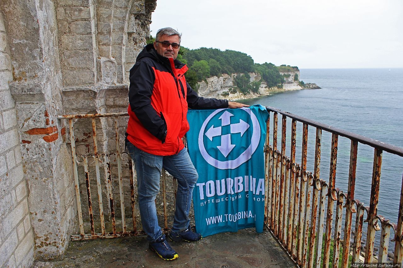 Удержавшаяся на краю обрыва. Старая церковь Хейерупа Хёйеруп, Дания