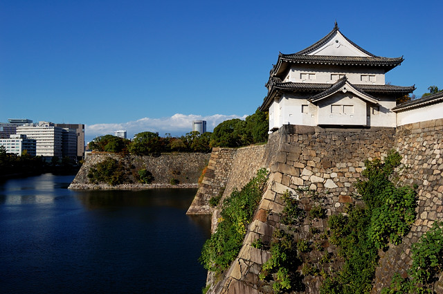 Мощные крепостные стены Осака, Япония